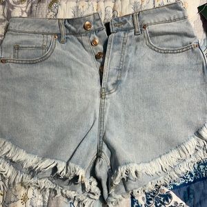 High-rise target shorts